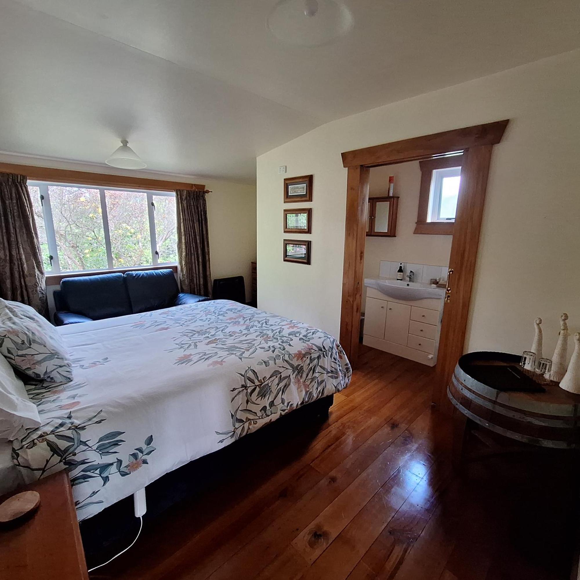 Renwick Olde Mill House B&B & Bike2Wine Cycle Hire المظهر الخارجي الصورة
